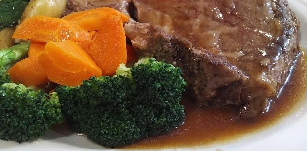 Prime Rib with Broccoli and Carrots